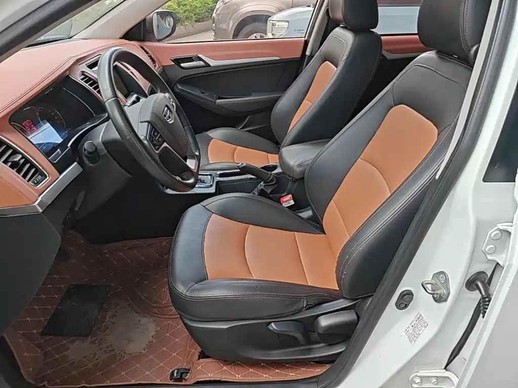 Фото 15 - Geely Vision