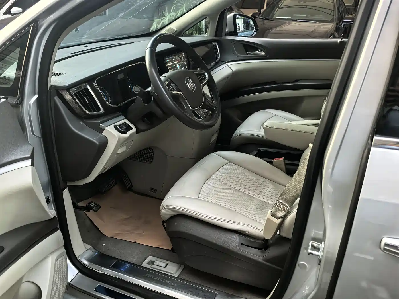 Buick GL8 2011 2.4L LT Luxury Business Executive фото 11