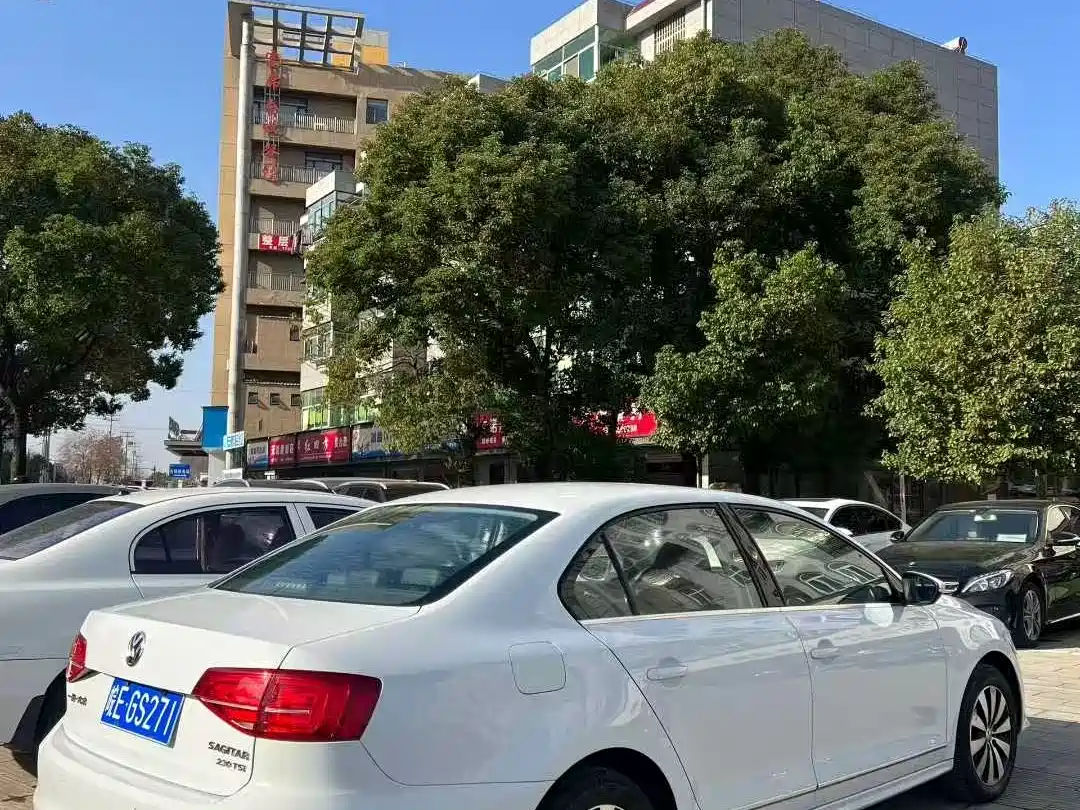 Volkswagen Sagitar 2017 230TSI Automatic Comfort фото 9