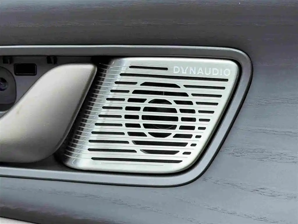 Denza D9 2023 2022 DM-i 970 AWD Flagship