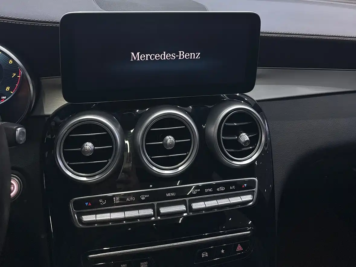 MERCEDES-BENZ GLC