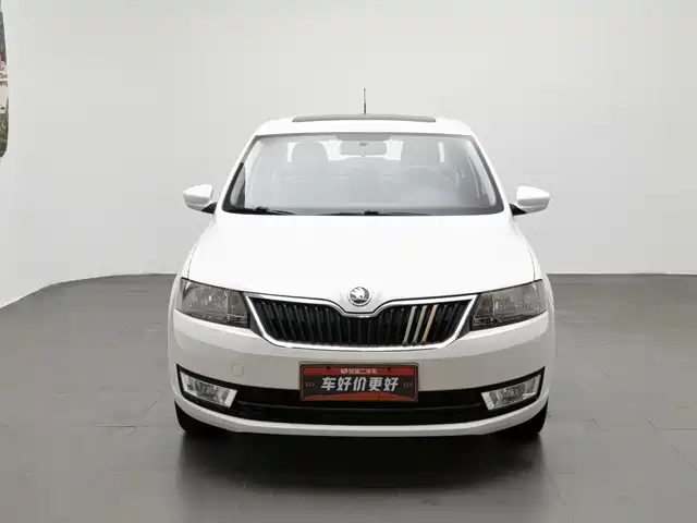 Škoda Rapid 2015 1.6L Manual Smart Selection — фото 3
