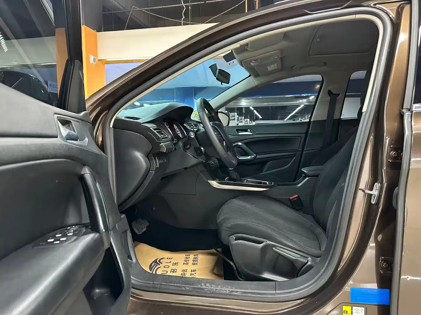 Peugeot 408 2016 1.6T Automatic Luxury Edition фото 5