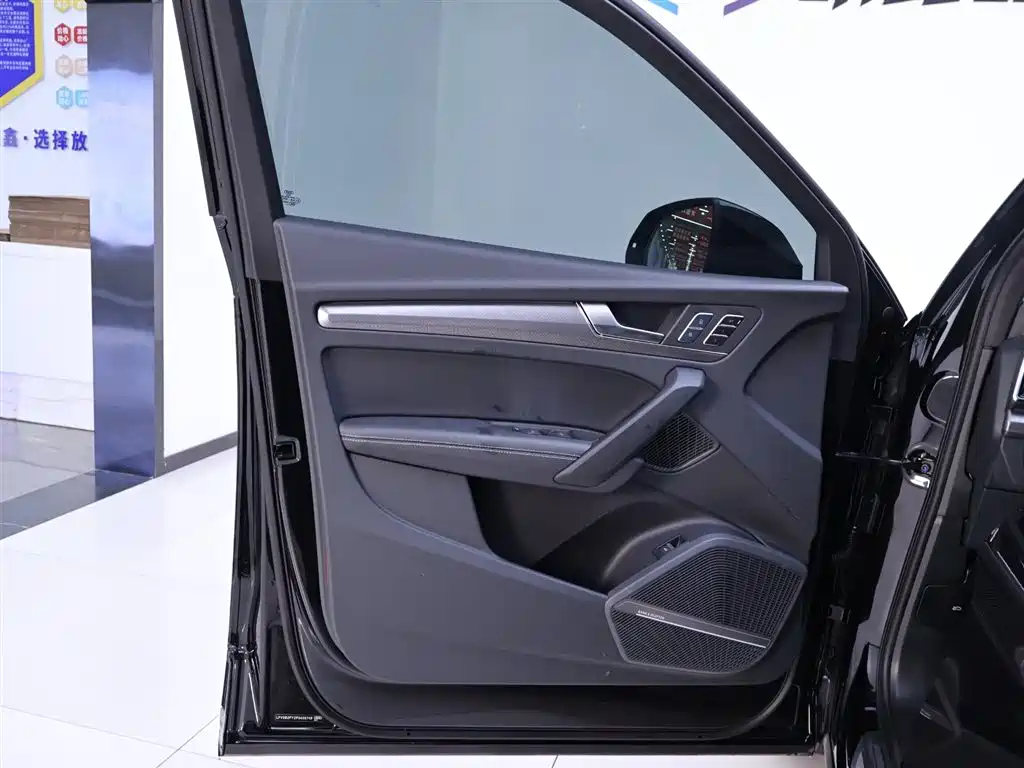 Audi Q5L 2023 45T Luxury Dynamic фото 18