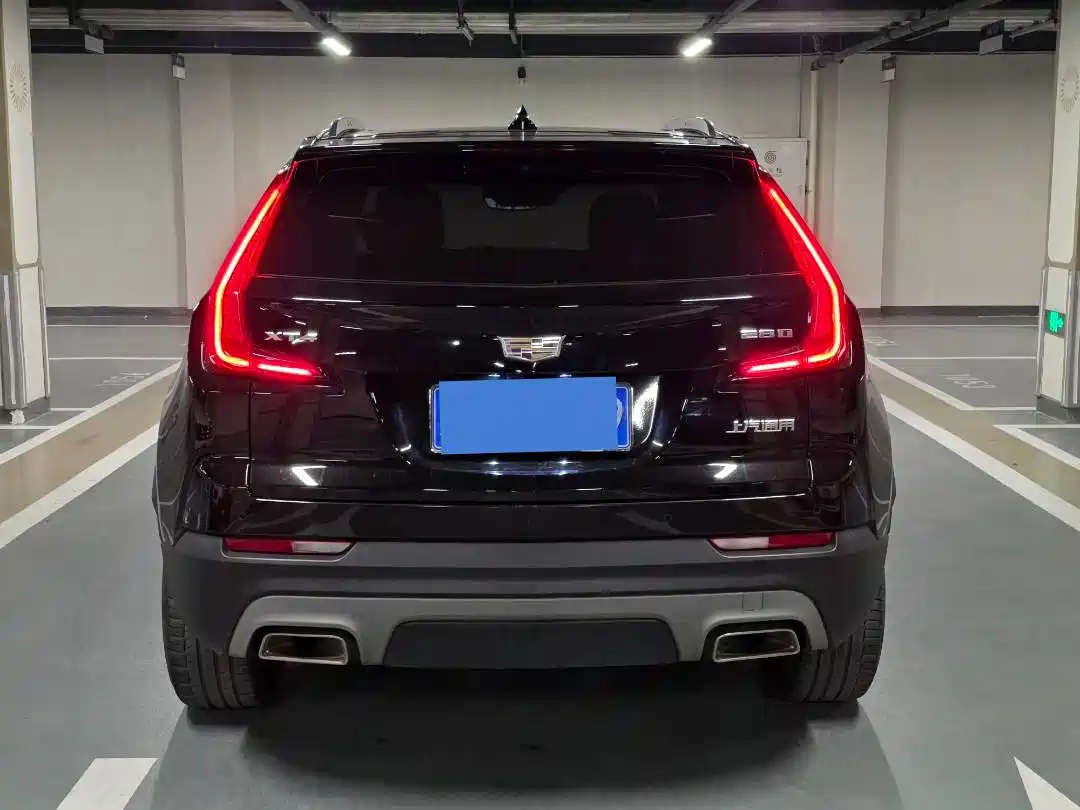 CADILLAC XT4