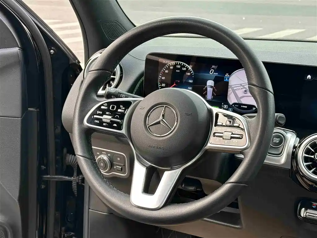 MERCEDES-BENZ EQB