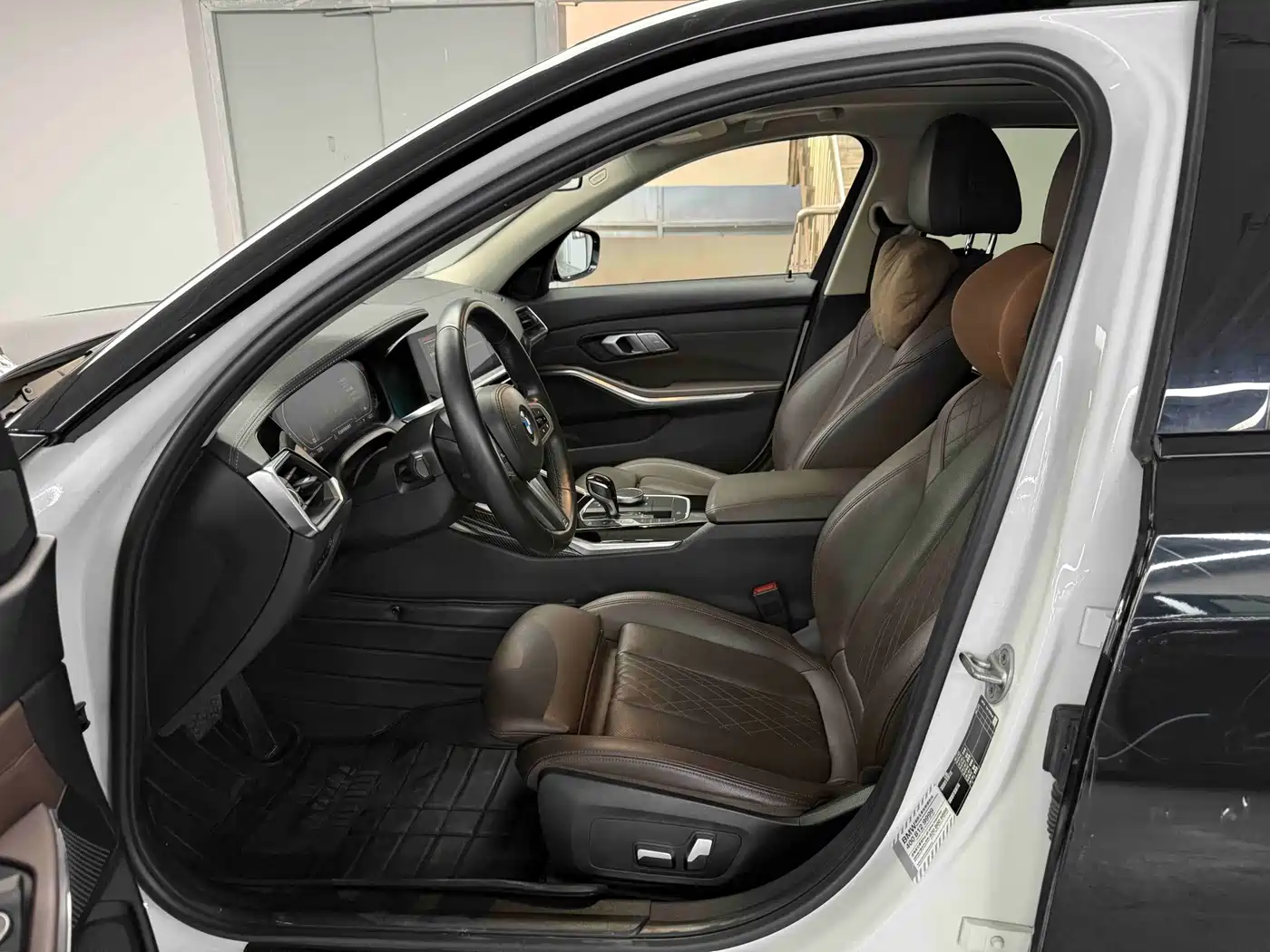 Photo 4 - BMW 3 Series