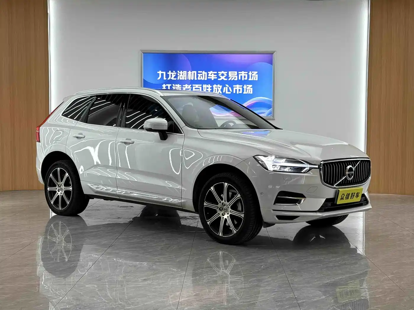 Фото 3 - Volvo XC60 Plug-in Hybrid