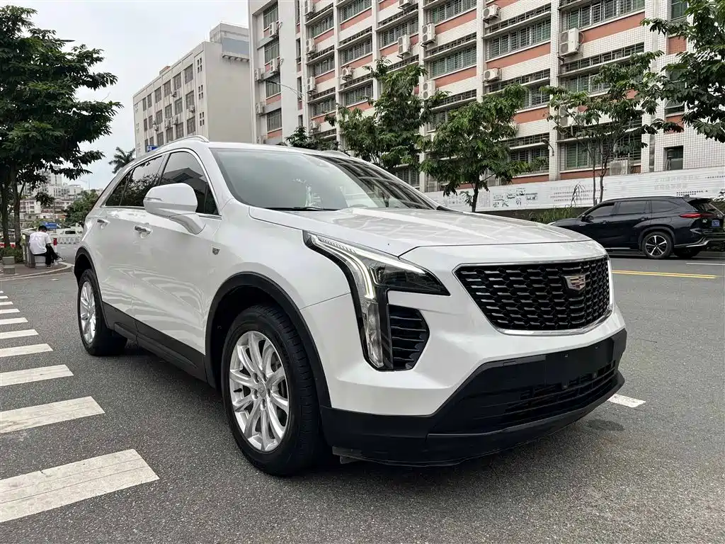 CADILLAC XT4
