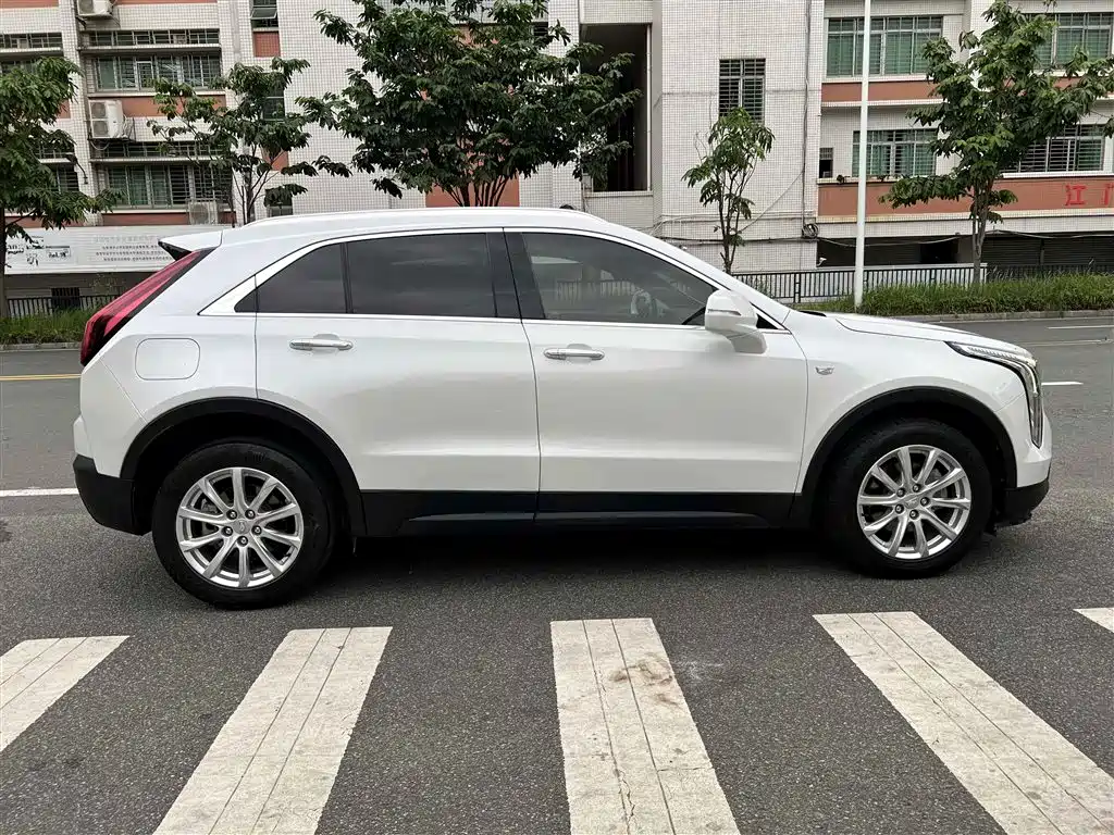 CADILLAC XT4