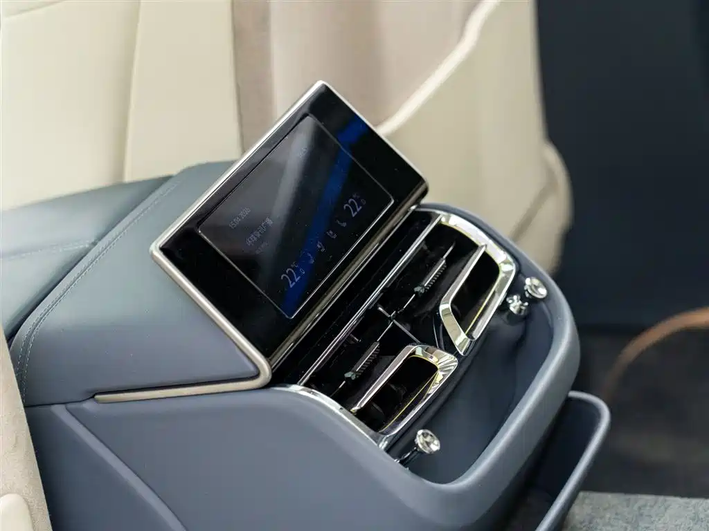 BENTLEY FLYING SPUR PLUG-IN HYBRID