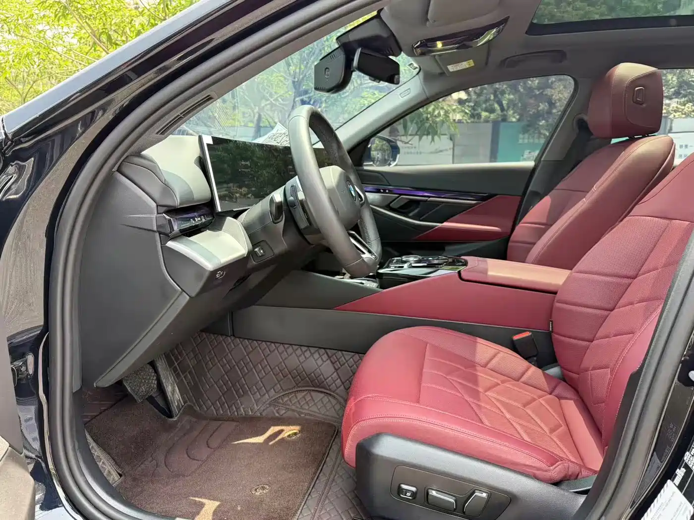 BMW 5 Series 2025 525Li M Sport Package фото 8