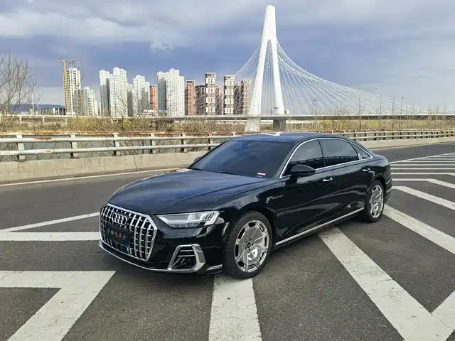 AUDI A8