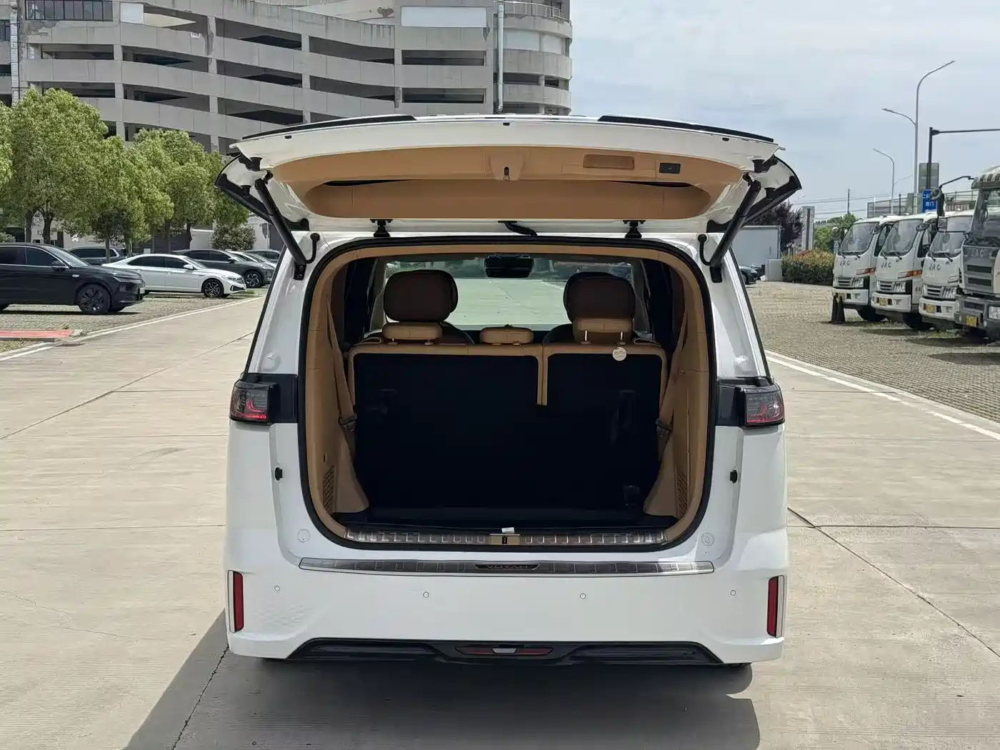 Voyah Auto Voyah Dreamer 2022 Low-carbon Dream+Smart Package фото 7