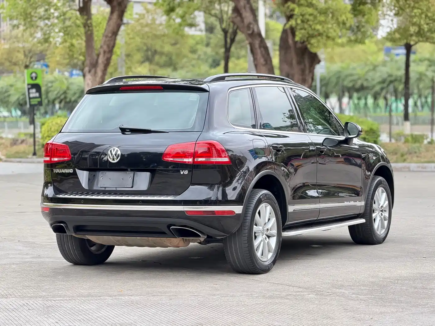 VOLKSWAGEN TOUAREG