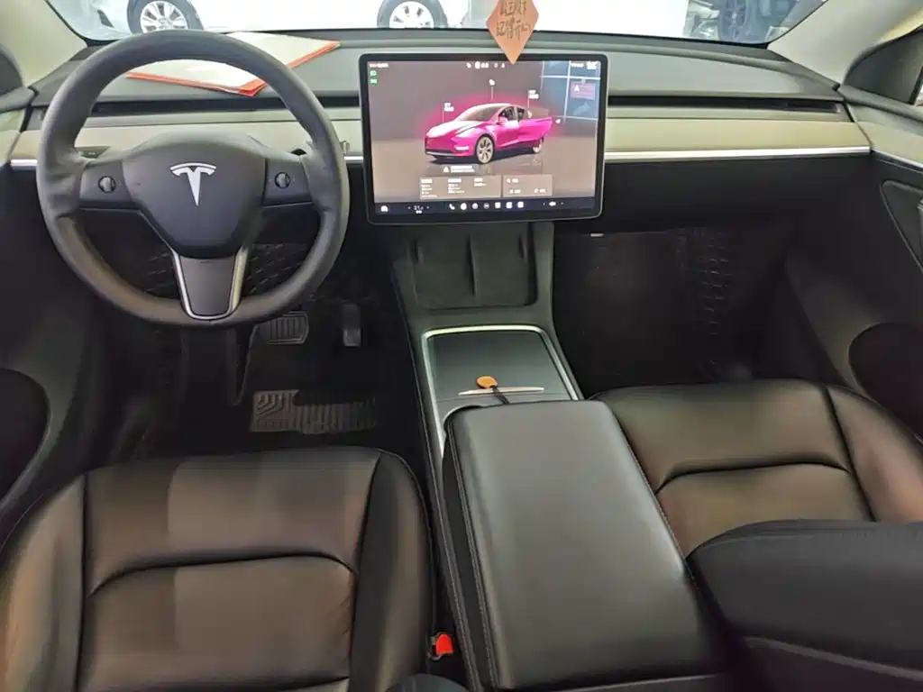 Фото 13 - Tesla Model Y