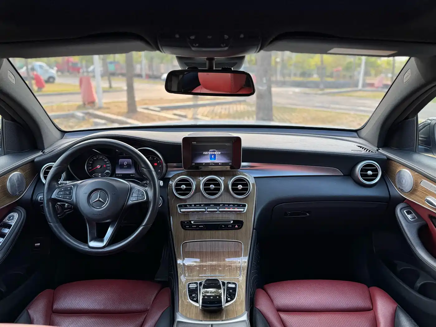Mercedes-Benz GLC Coupe 2019 GLC 260 4MATIC Coupe SUV фото 17