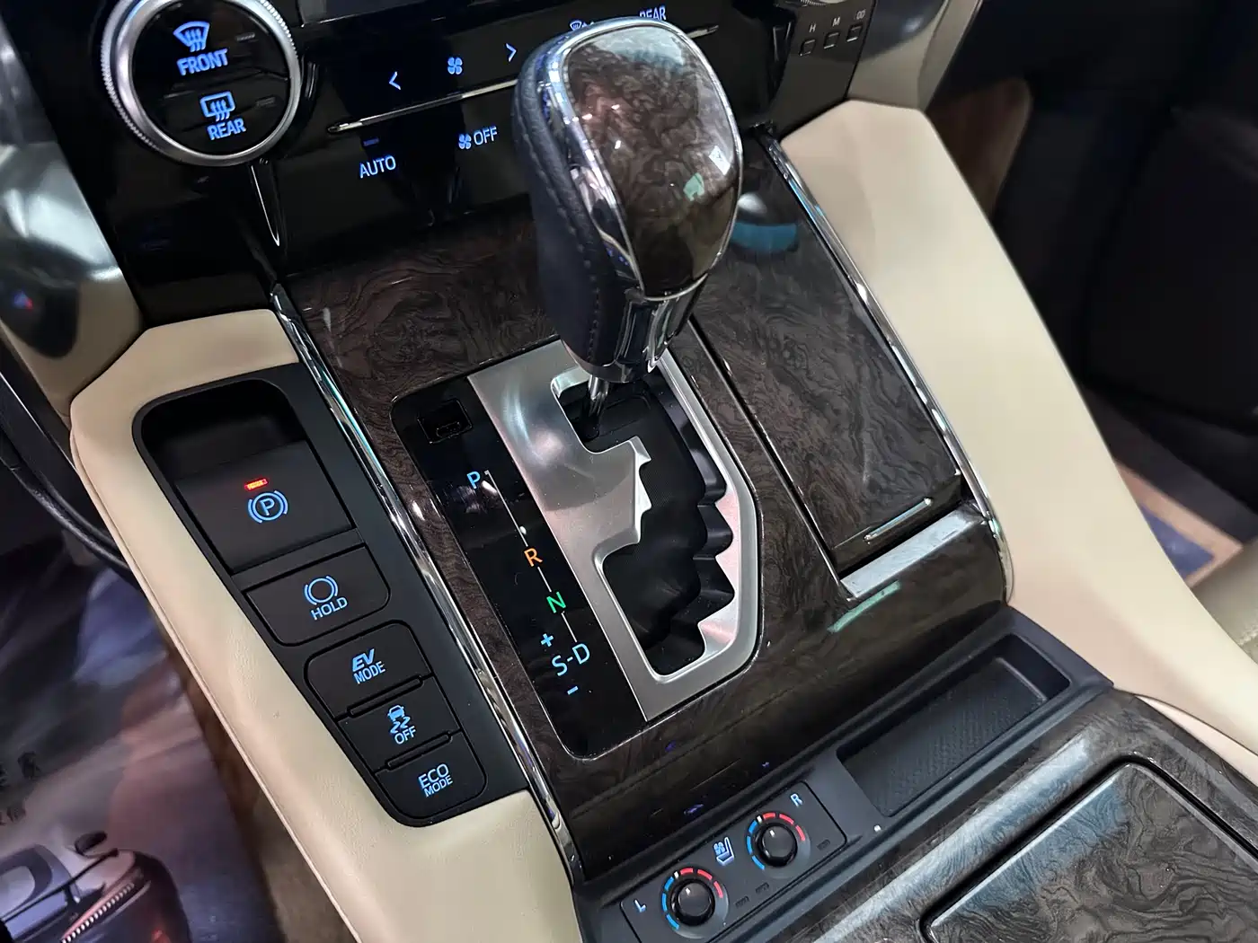 Toyota Vellfire 2021 Crown Hybrid 2.5L HV Premium Edition фото 14