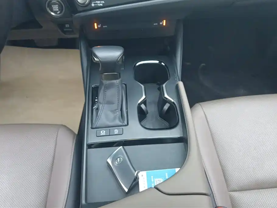 Lexus ES 2022 200 Excellence Edition фото 16