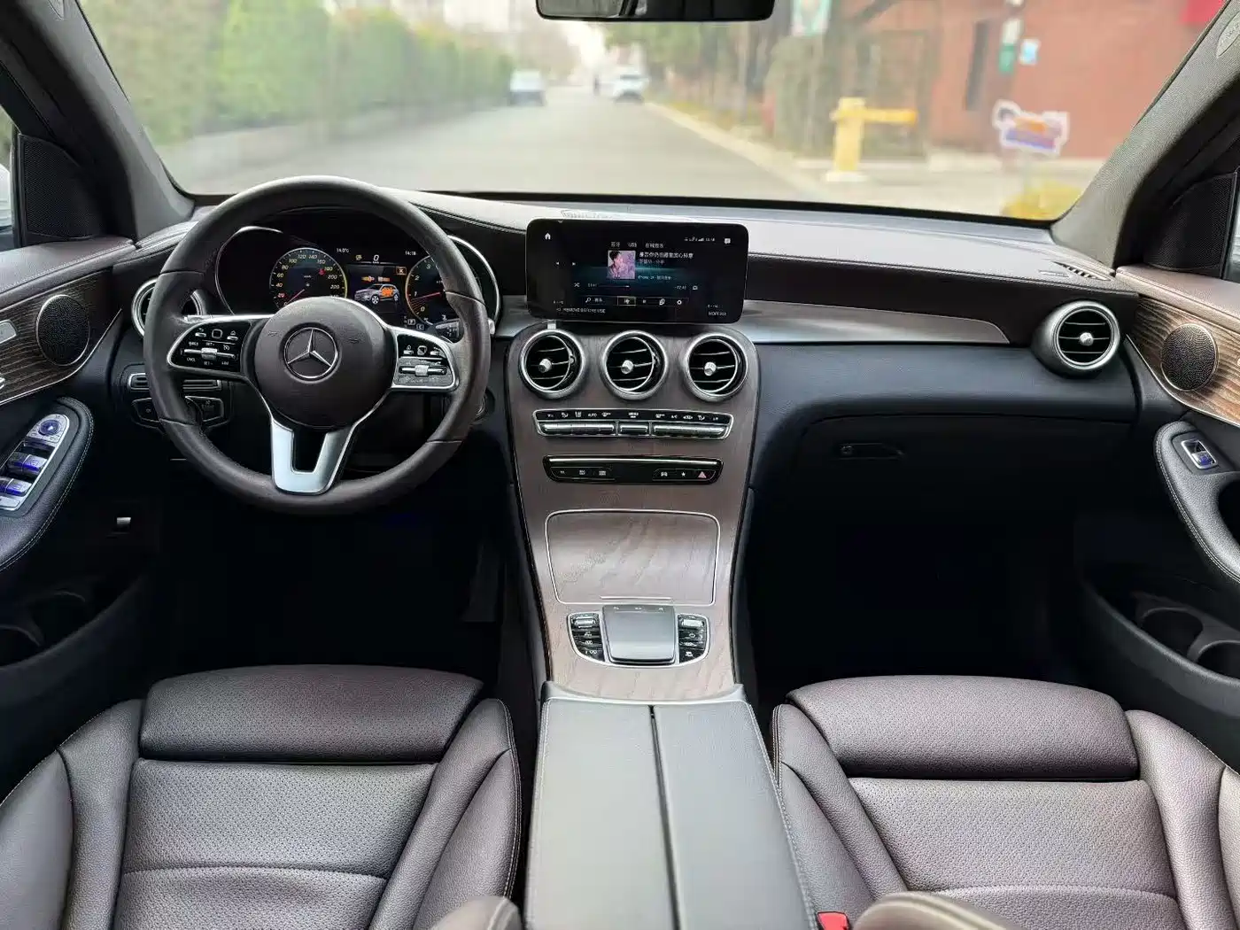 Mercedes-Benz GLC 2022 Model GLC 300 L 4MATIC Dynamic Edition фото 4