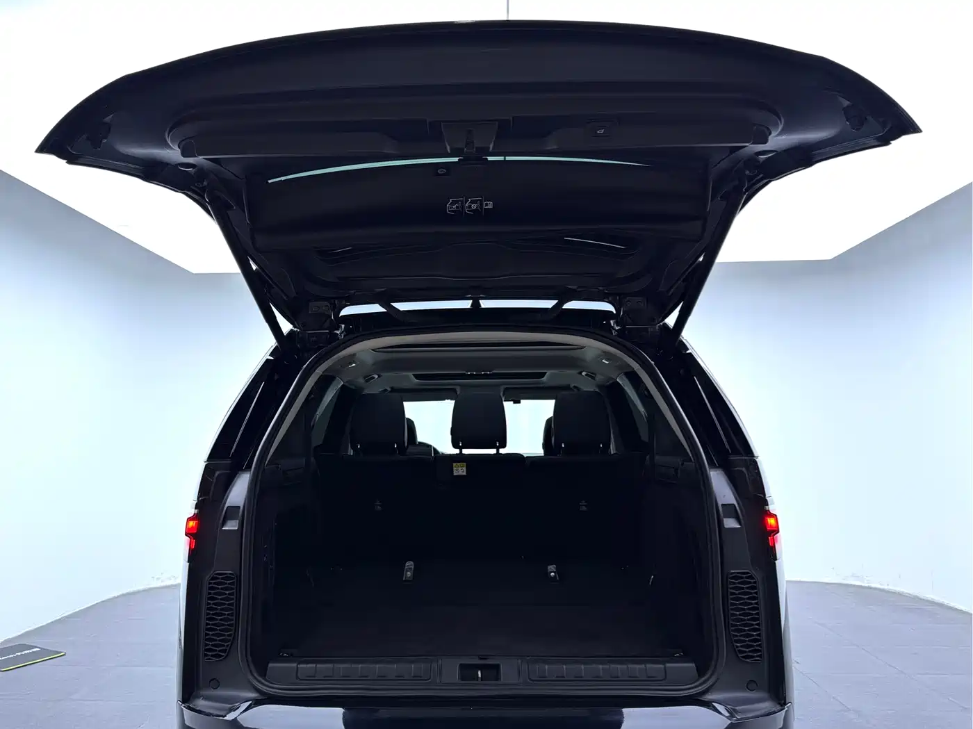 Land Rover Discovery 2024 Model 360PS S фото 31
