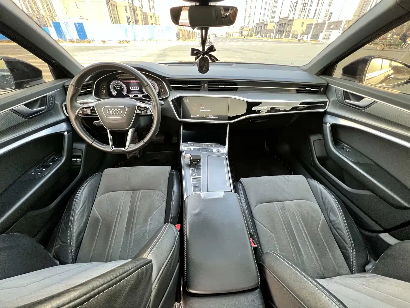 Audi A6L New Energy 2022 55 TFSI e quattro фото 8