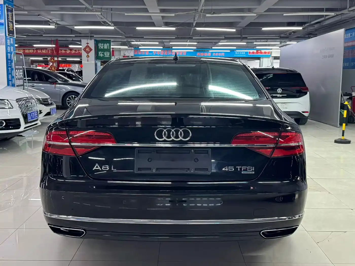 Photo 8 - Audi A8