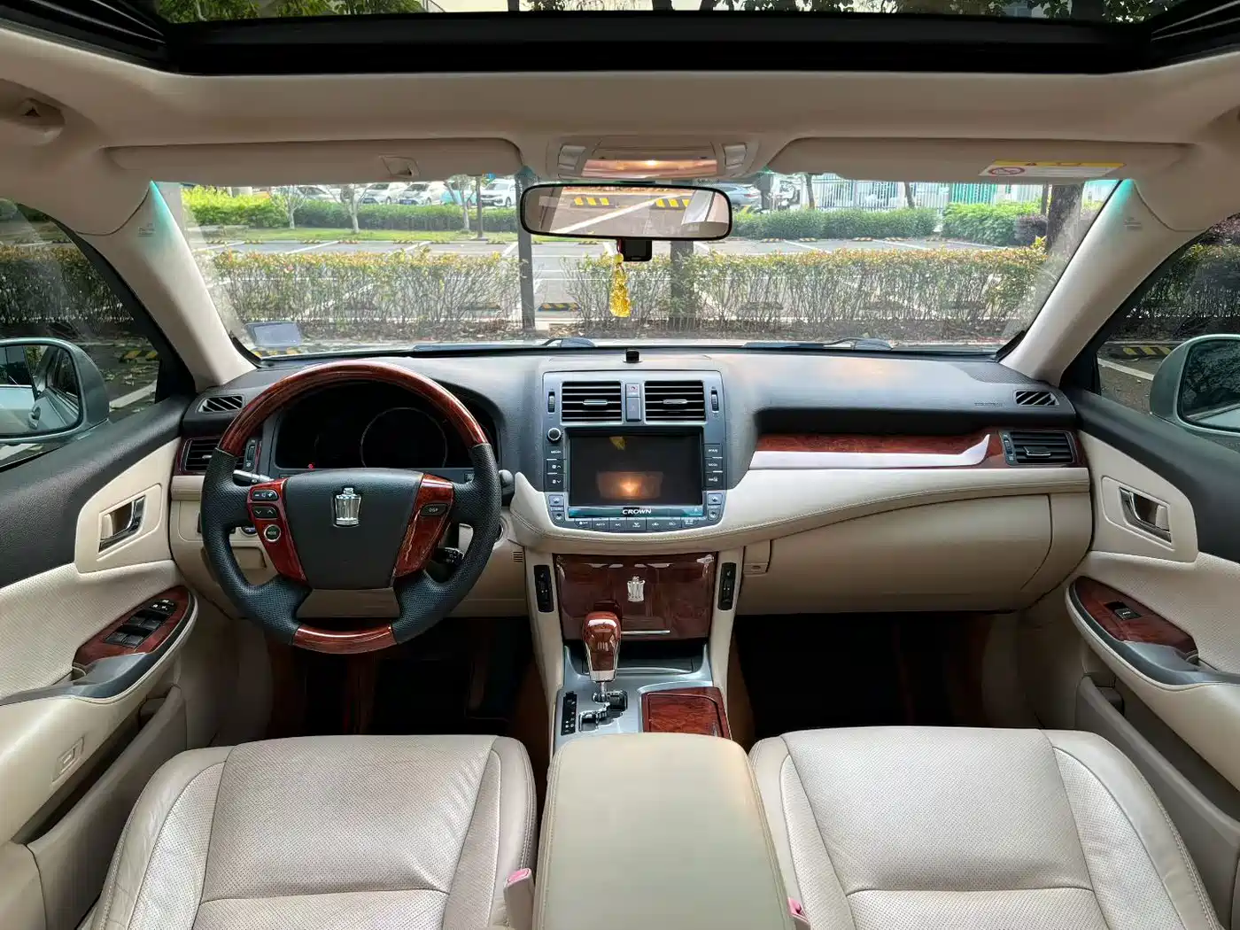 Toyota Crown 2012 2.5L Royal Leather Edition фото 8