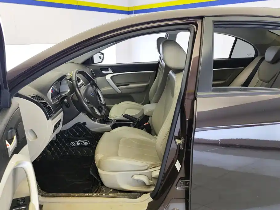 Фото 9 - Geely Emgrand