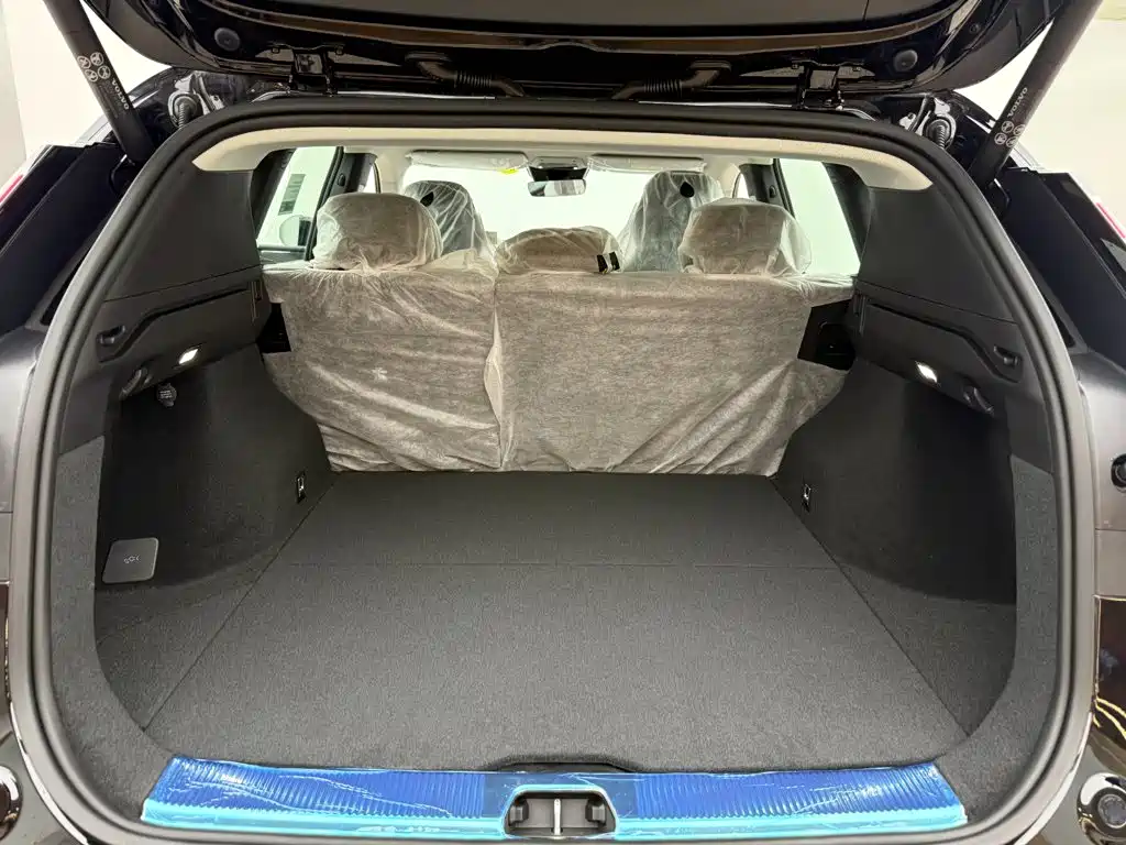 Volvo XC70 Plug-in Hybrid 2026 2026 AWD Extended Range Core