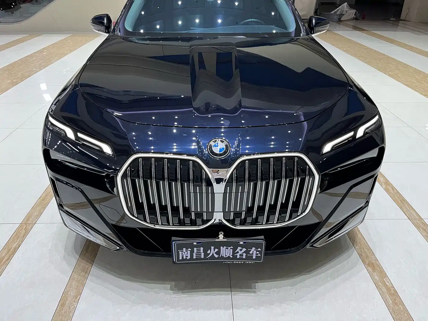 BMW 7 Series 2023 Model 735Li M Sport Package фото 3