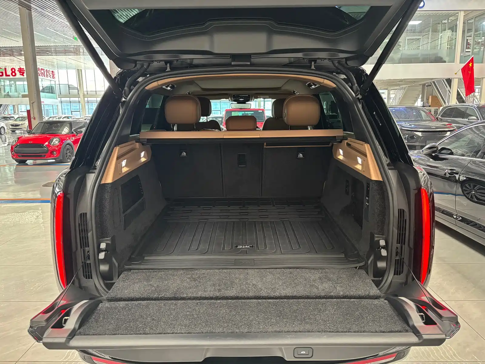 Photo 13 - Land Rover Range Rover