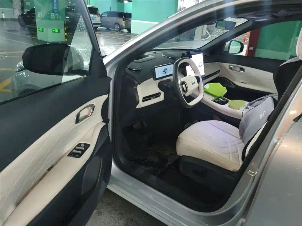 Geely Galaxy Galaxy Starship 7 EM-i 2025 Model 120km Explorer+ Edition фото 14