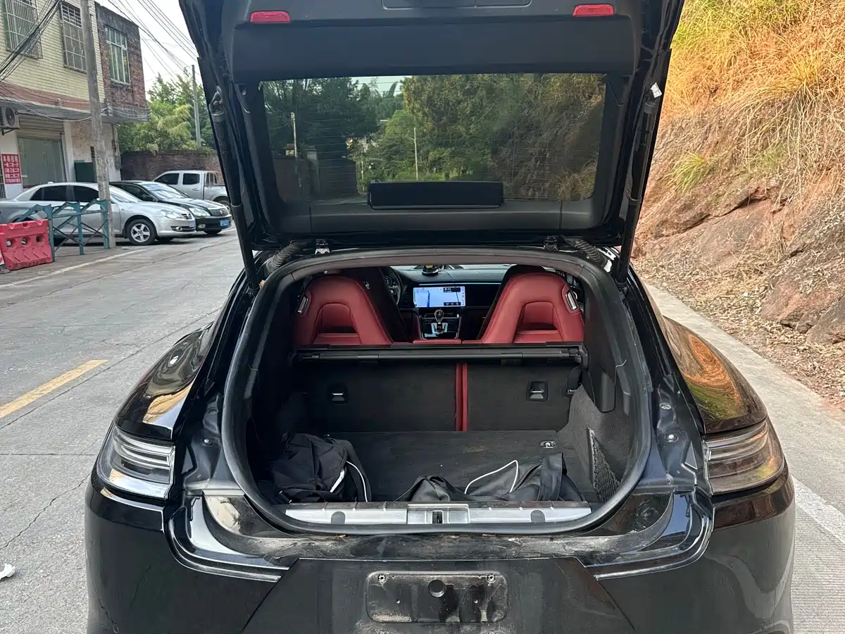 Photo 13 - Porsche Panamera
