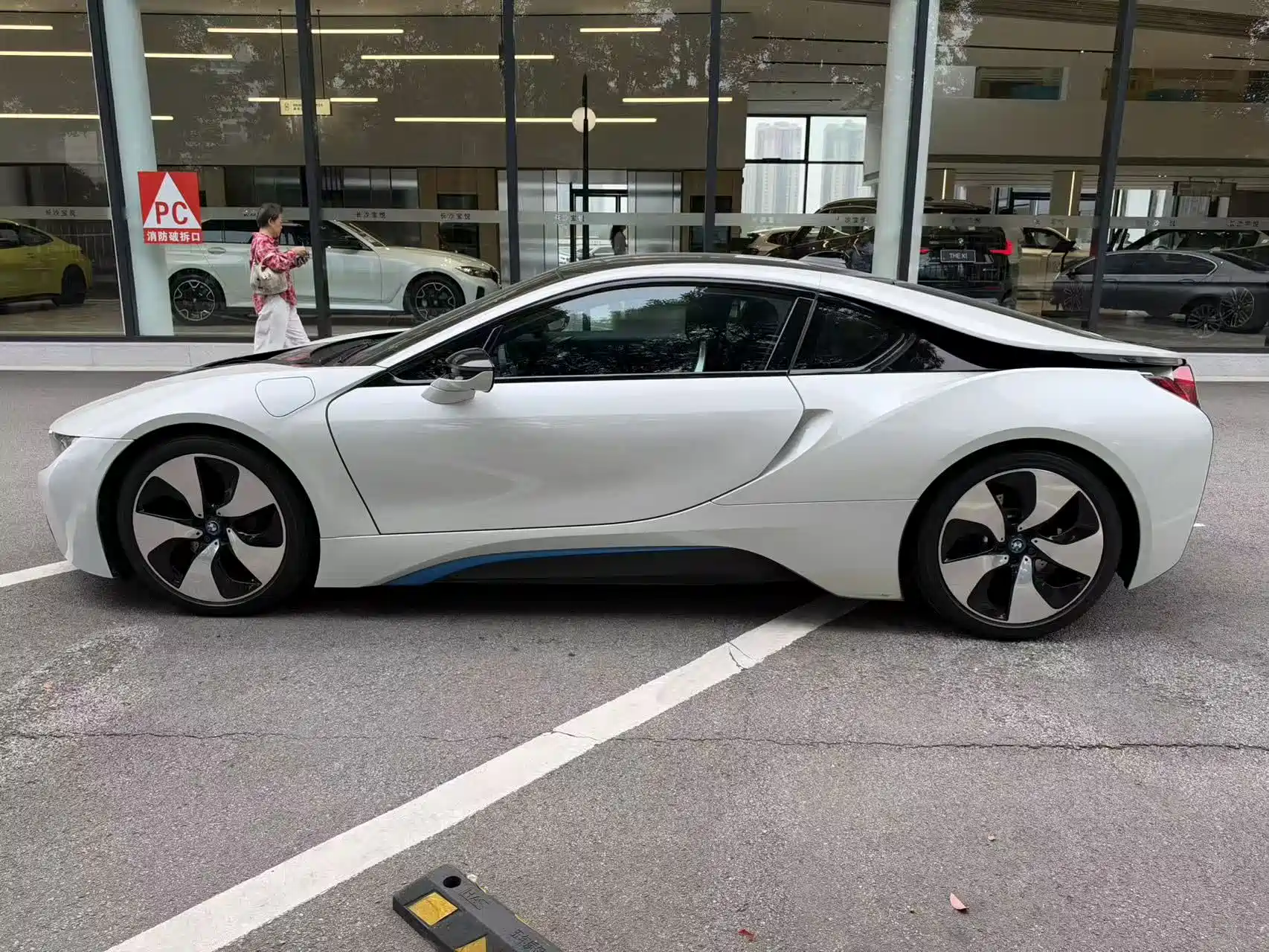 Photo 7 - BMW i8
