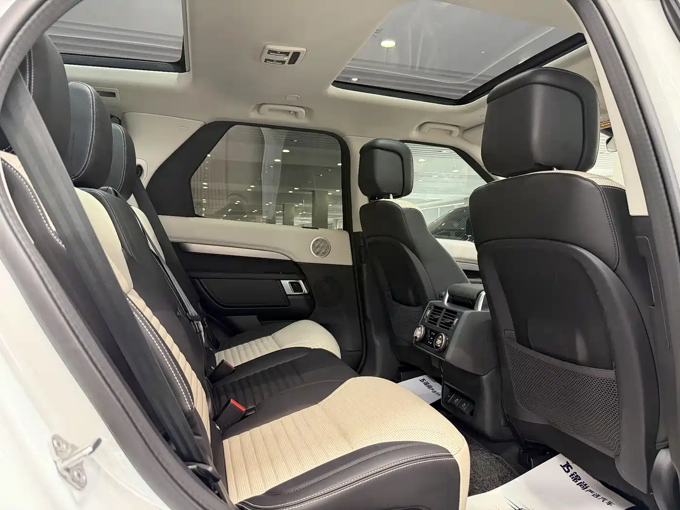 Land Rover Discovery 2024 360PS Dynamic SE фото 28