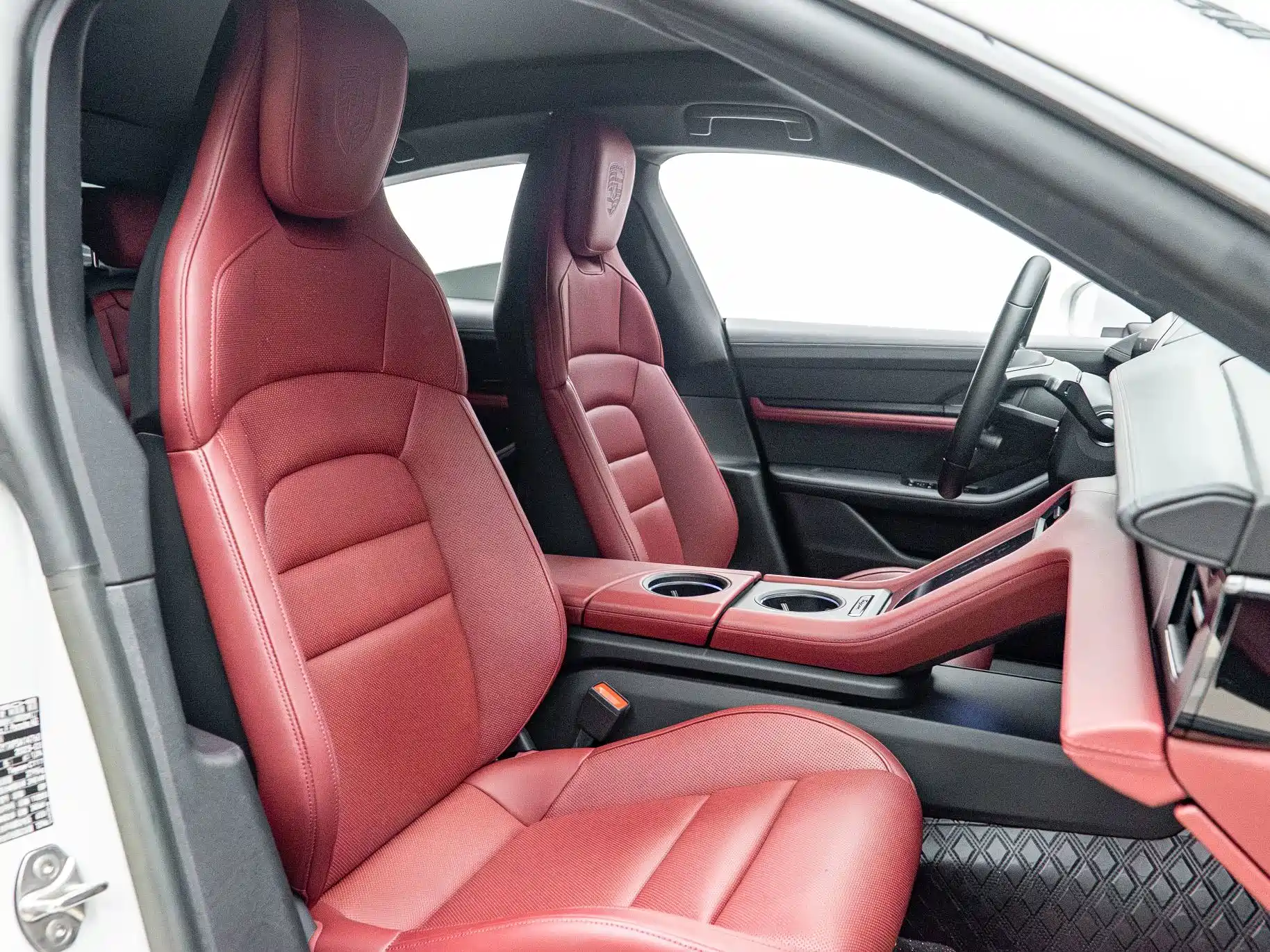 صورة 11 - Porsche Taycan