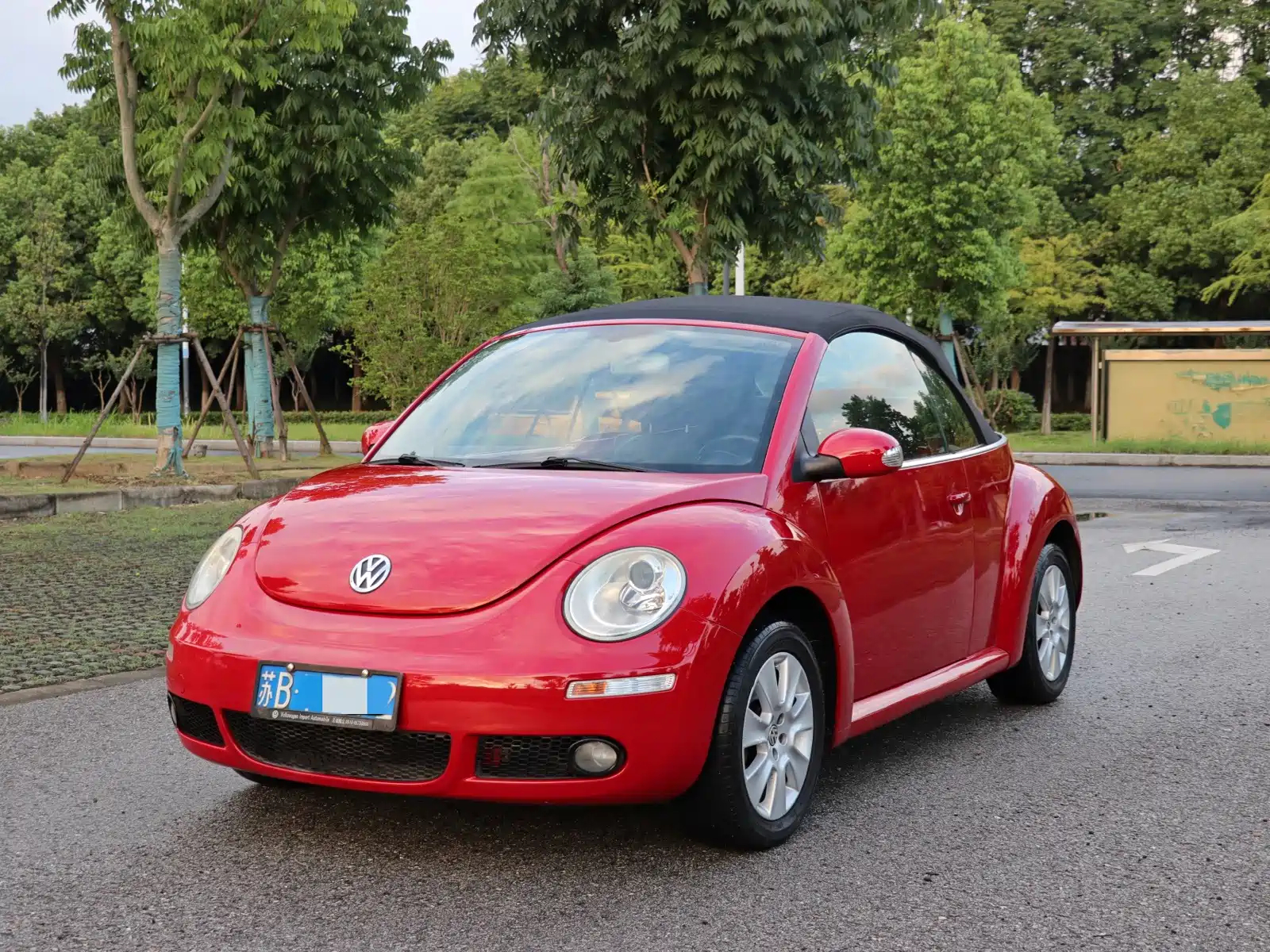 Photo 2 - Volkswagen Beetle