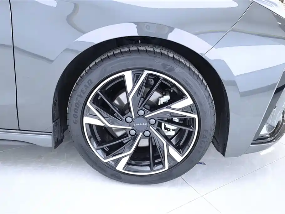 Lynk & Co 03 2025 1.5TD DCT Champion Pro фото 6