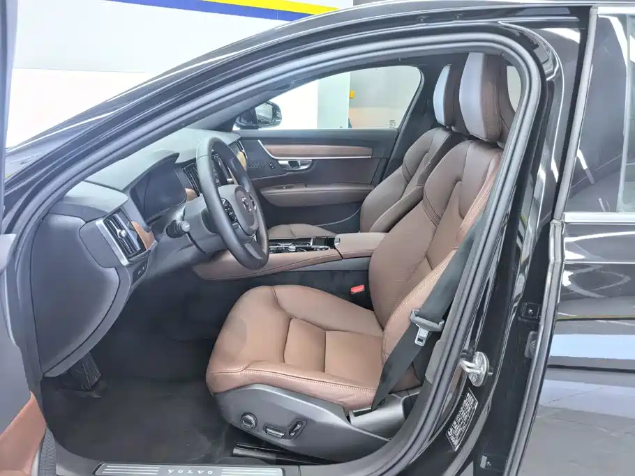 Volvo S90 2025 2025 B5 Zhiyi Luxury Edition