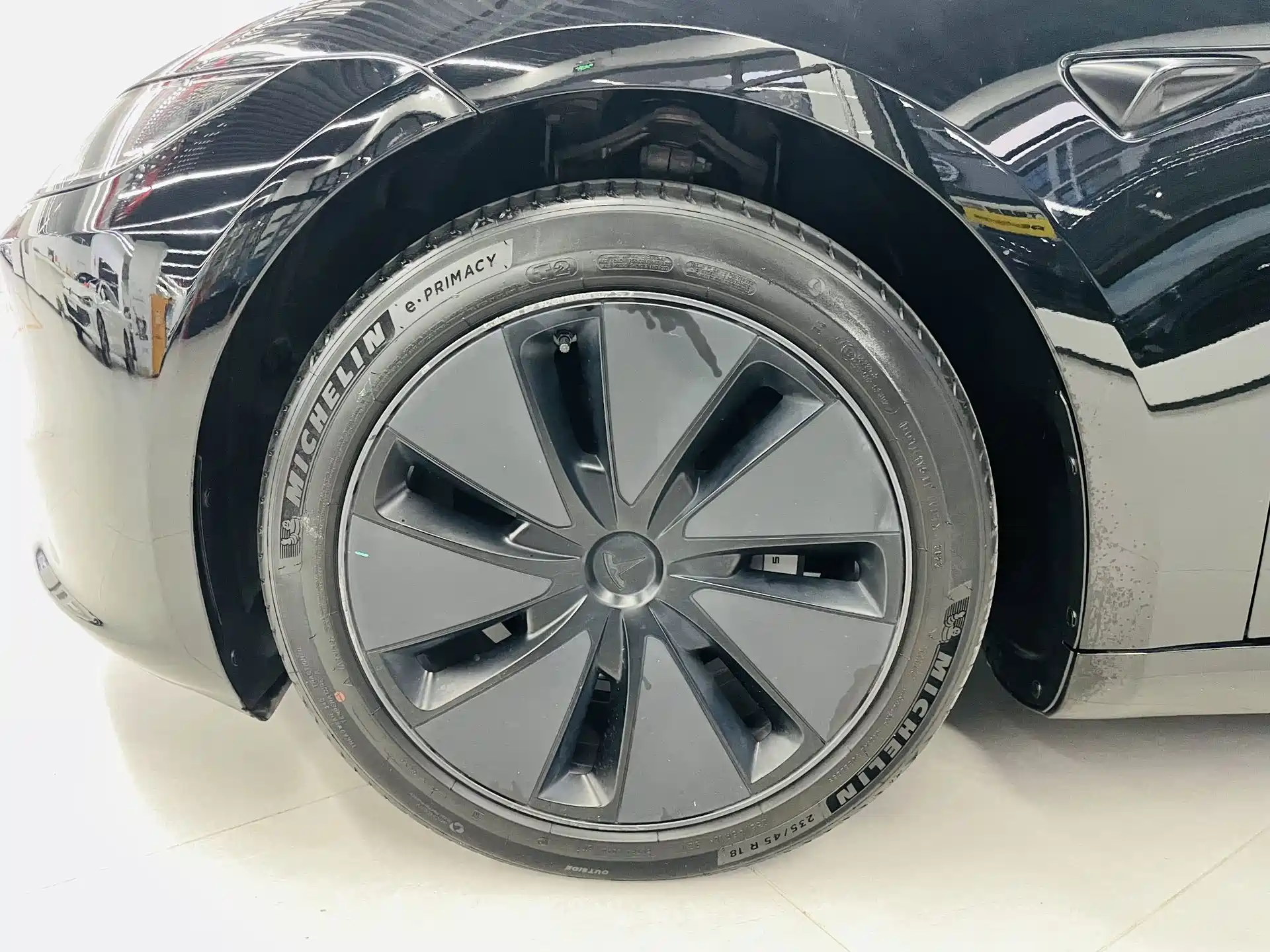 Фото 3 - Tesla Model 3
