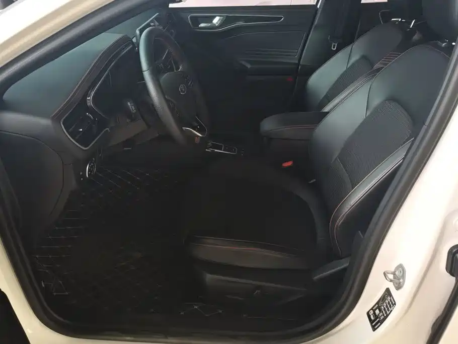Ford Focus 2022 2021 Sedan EcoBoost 180 Auto ST Line