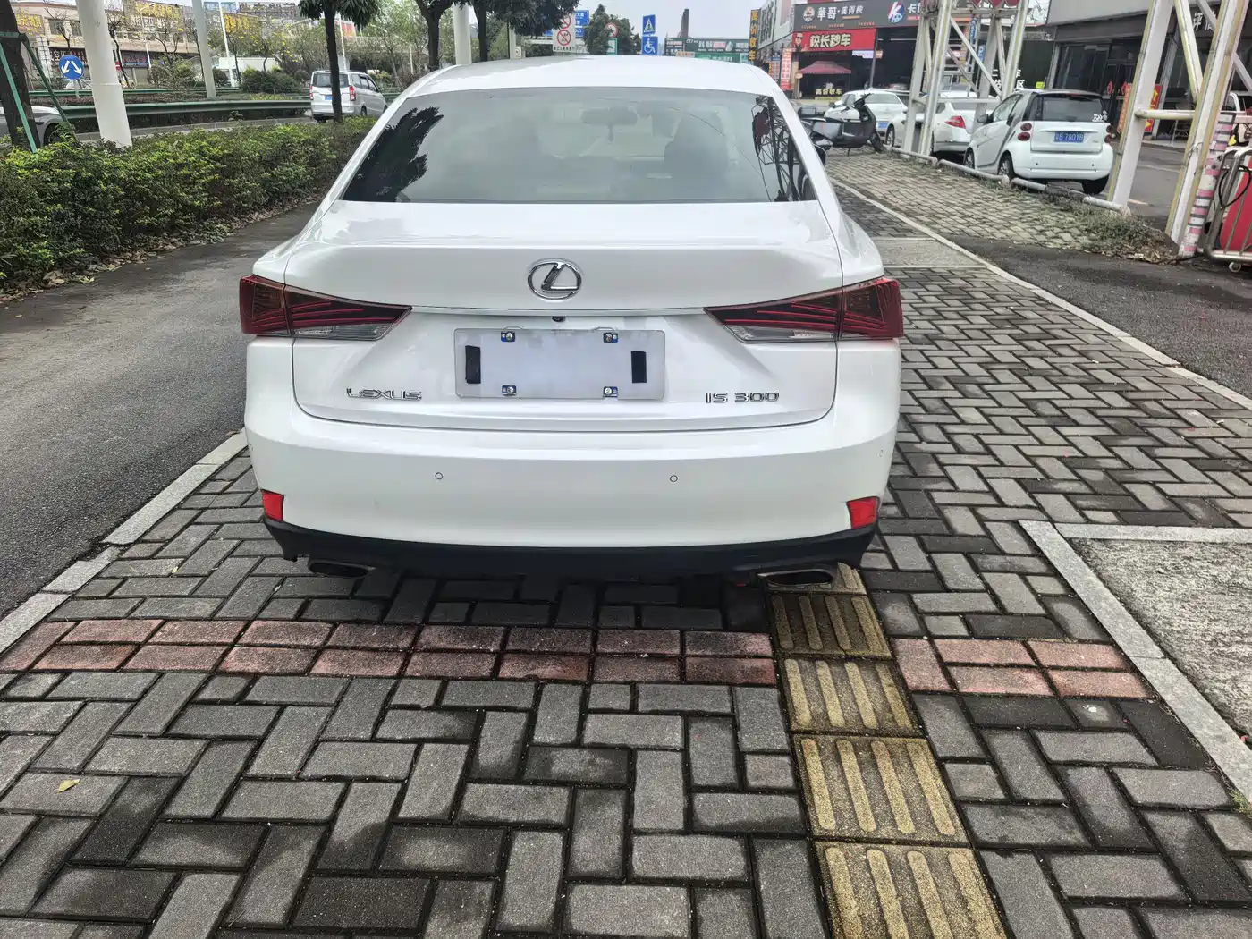 Lexus IS 2017 300 Leading Edition фото 6