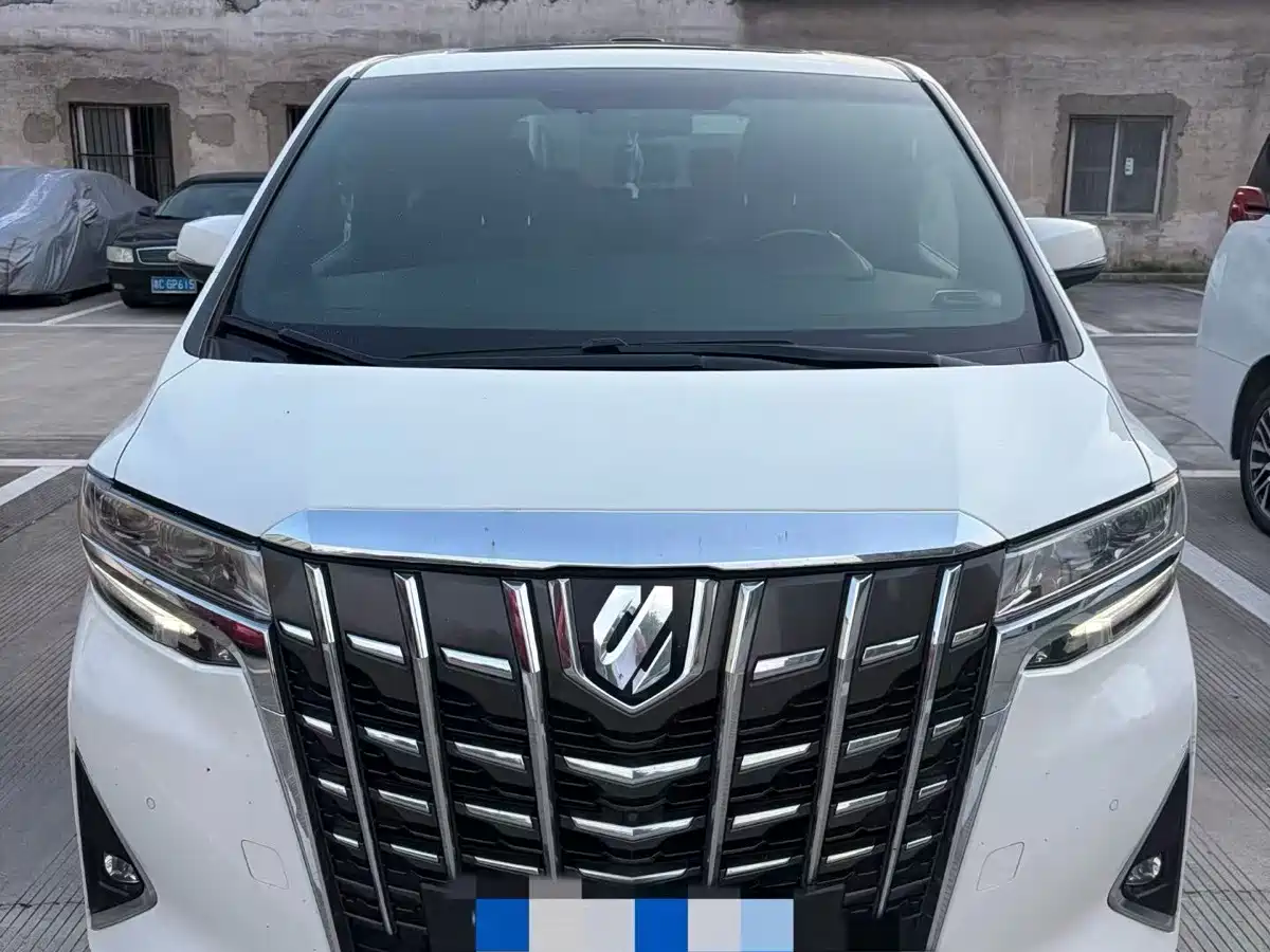 Photo 2 - Toyota Alphard