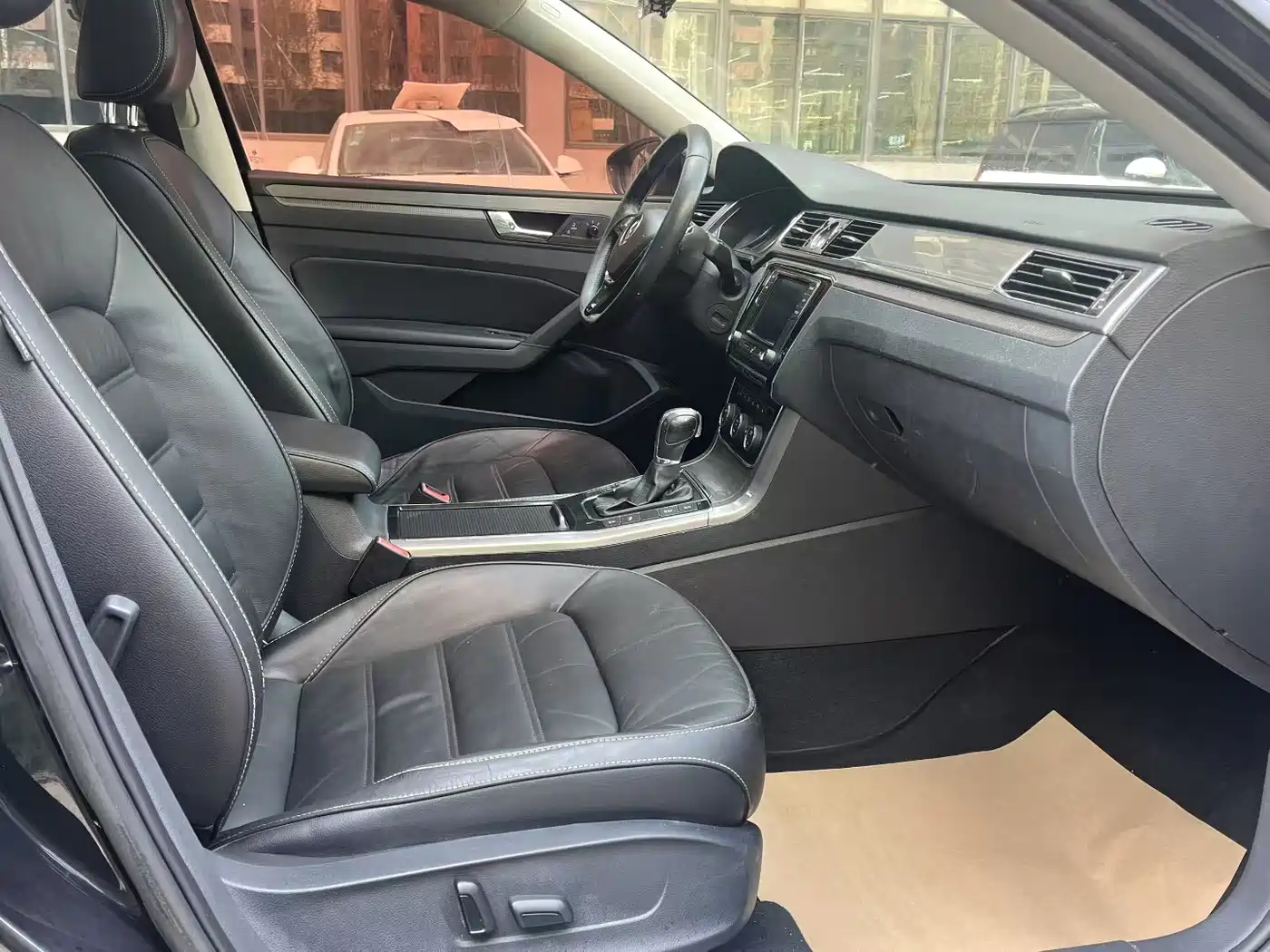 Photo 8 - Volkswagen Passat