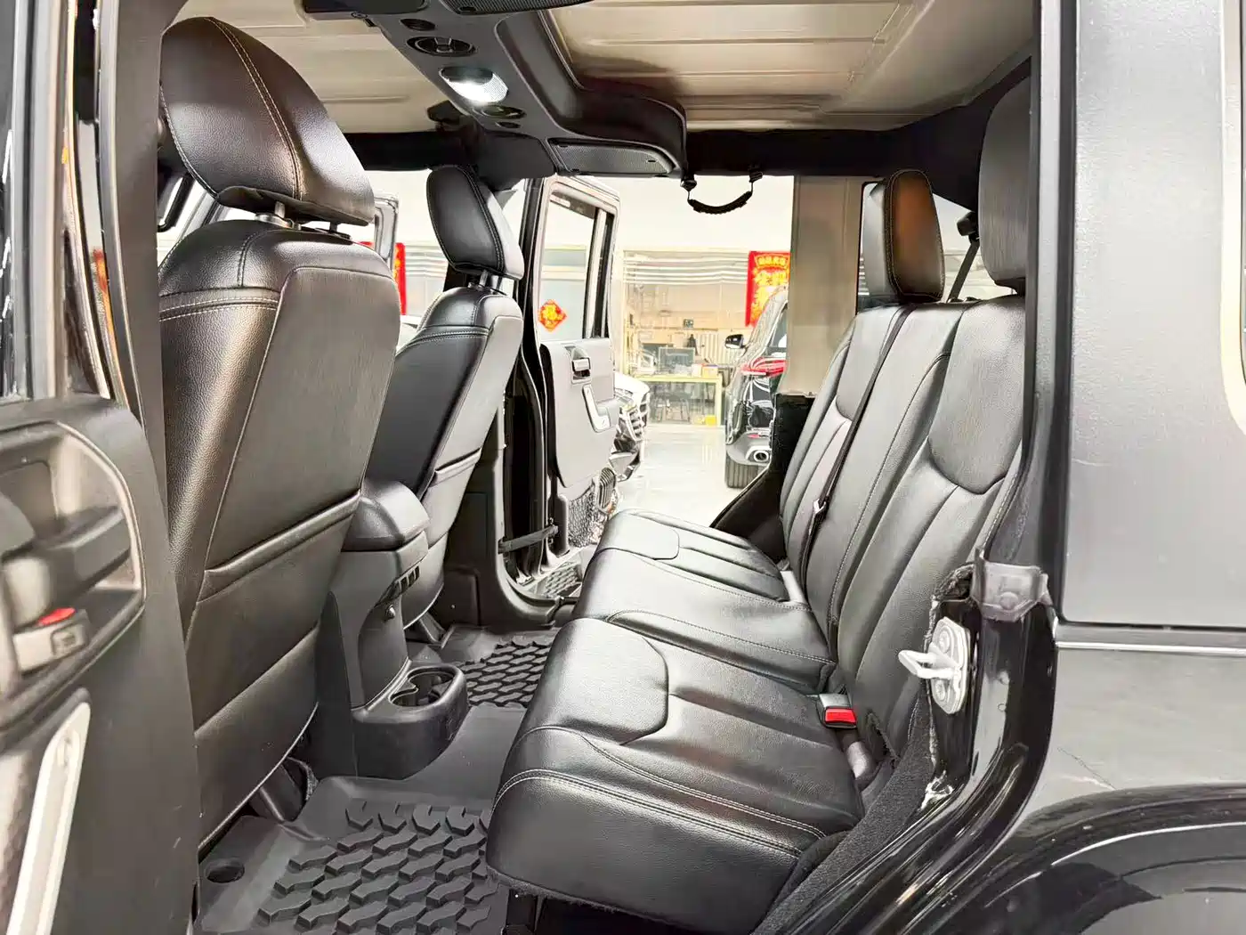 Фото 8 - Jeep Wrangler
