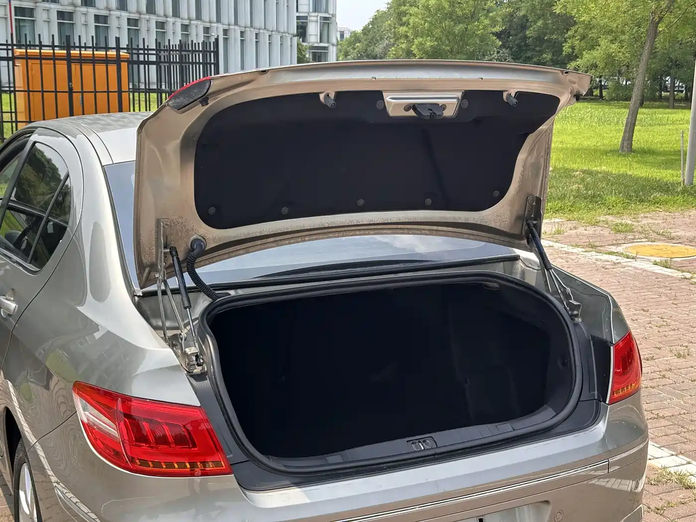 Photo 20 - Peugeot 408