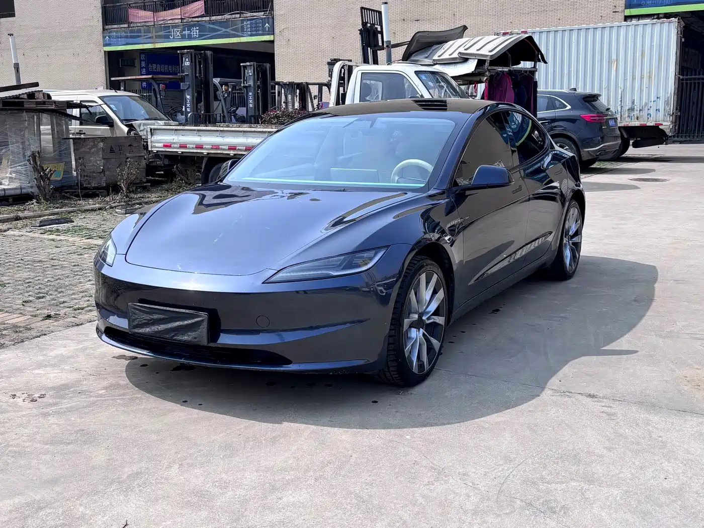 TESLA MODEL 3