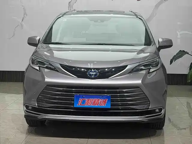 Toyota Sienna 2021 2.5L Hybrid Ultimate Edition — фото 2