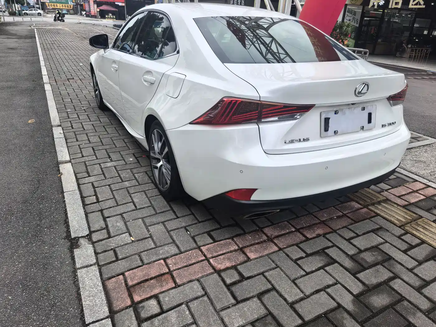 Lexus IS 2017 300 Leading Edition фото 7